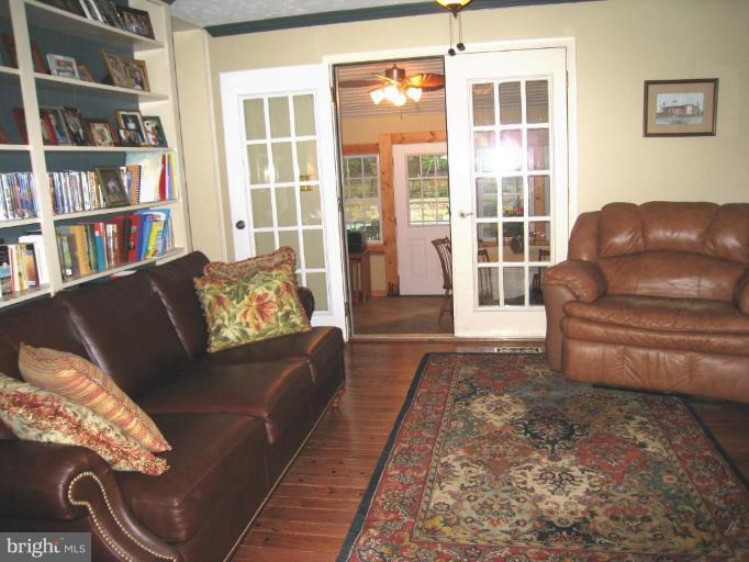 757 Hawthorne Road Linthicum Heights, MD 21090 - Photo 8 of 23 a living room with furniture