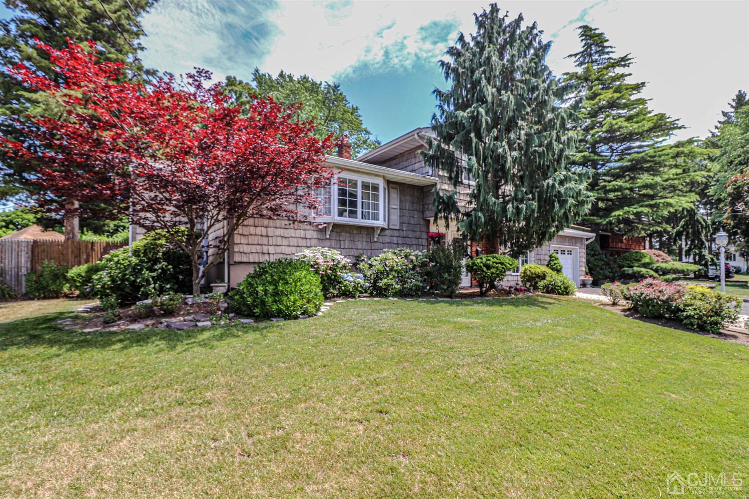 32 Monaghan Road Edison, NJ 08817 - Photo 2 of 35 a front view of a house with garden