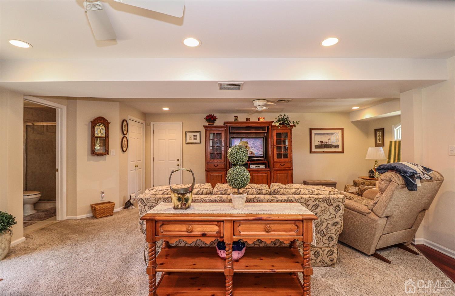 32 Monaghan Road Edison, NJ 08817 - Photo 10 of 35 a view of a dining room with furniture