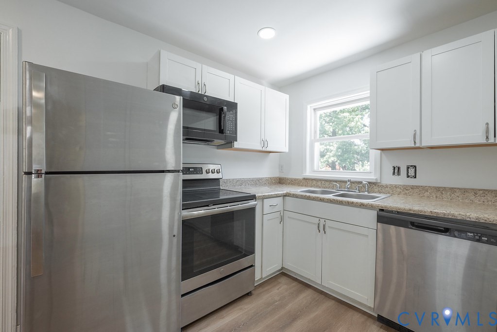 3400 Ryburn Road Richmond, VA 23234 - Photo 15 of 45 Kitchen featuring stainless steel appliances, whit