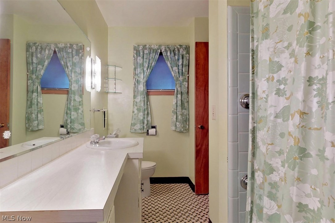 5670 Cherokee Road Cleveland, OH 44124 - Photo 10 of 26