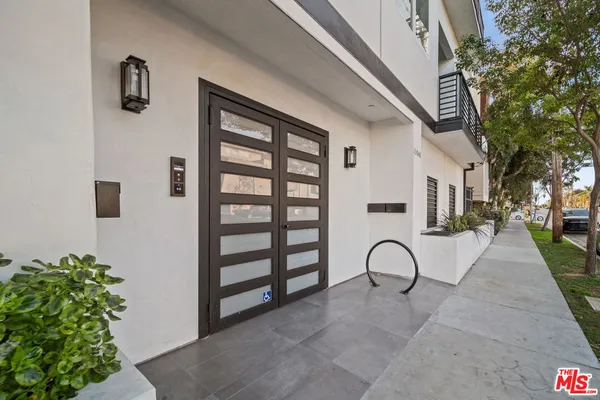 $5,250 | 13846 Moorpark Street, Unit 201, Sherman Oaks, CA 91423
