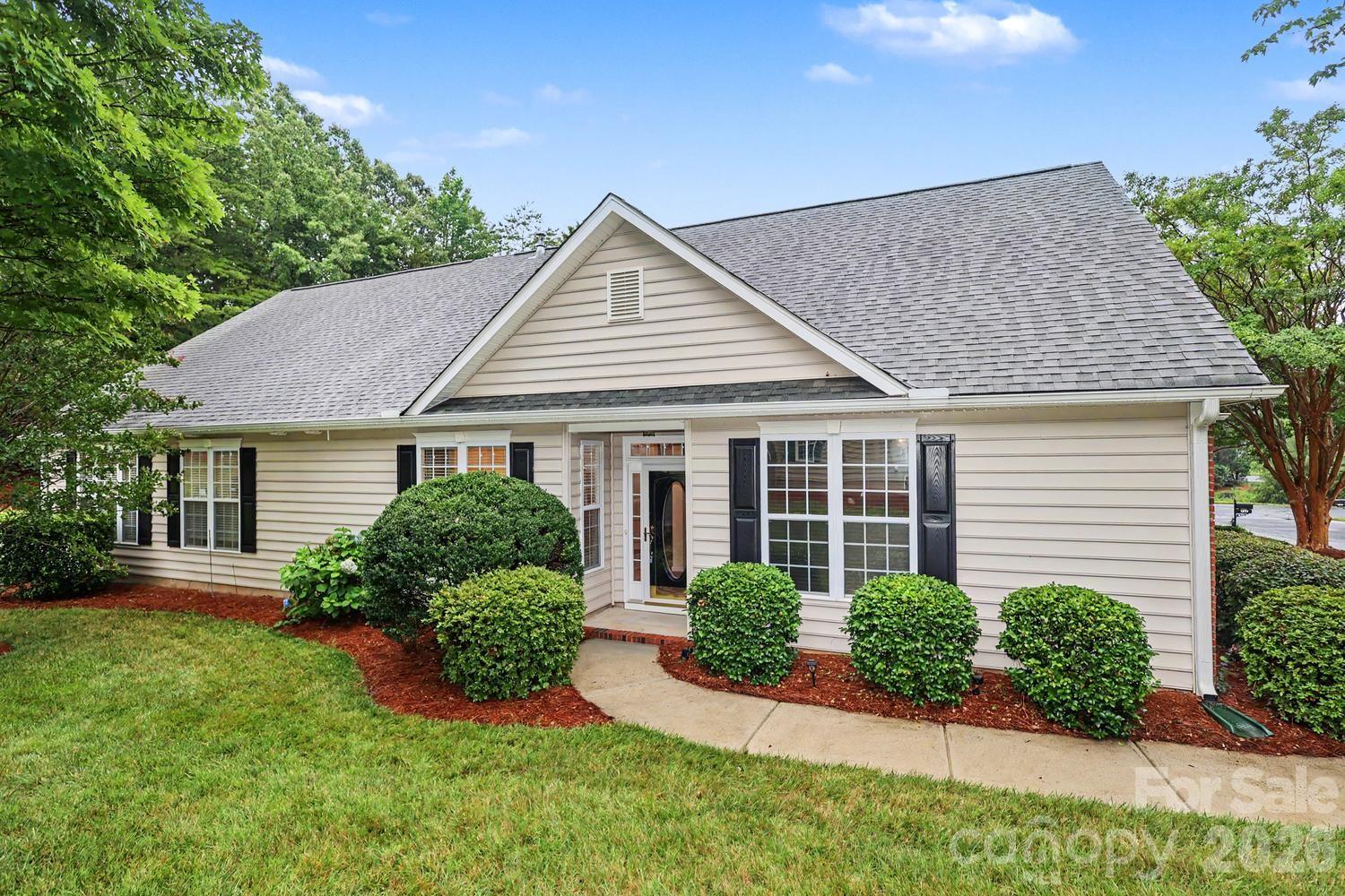 1669 Onyx Ridge Fort Mill, SC 29708 - Photo 2 of 27