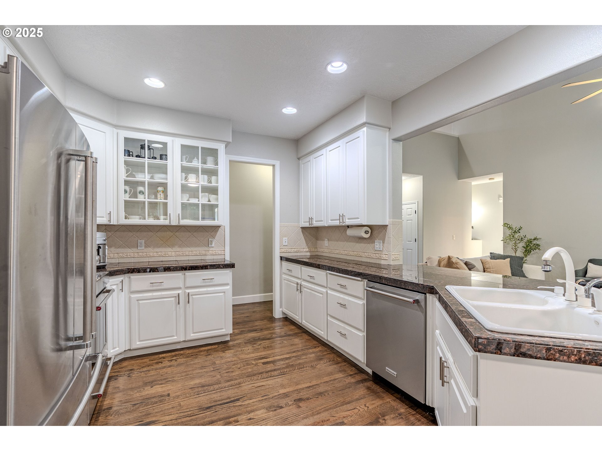 32153 Southeast Bluff Road Gresham, OR 97080 - Photo 11 of 48 a kitchen with granite countertop a sink stove and refrigerator