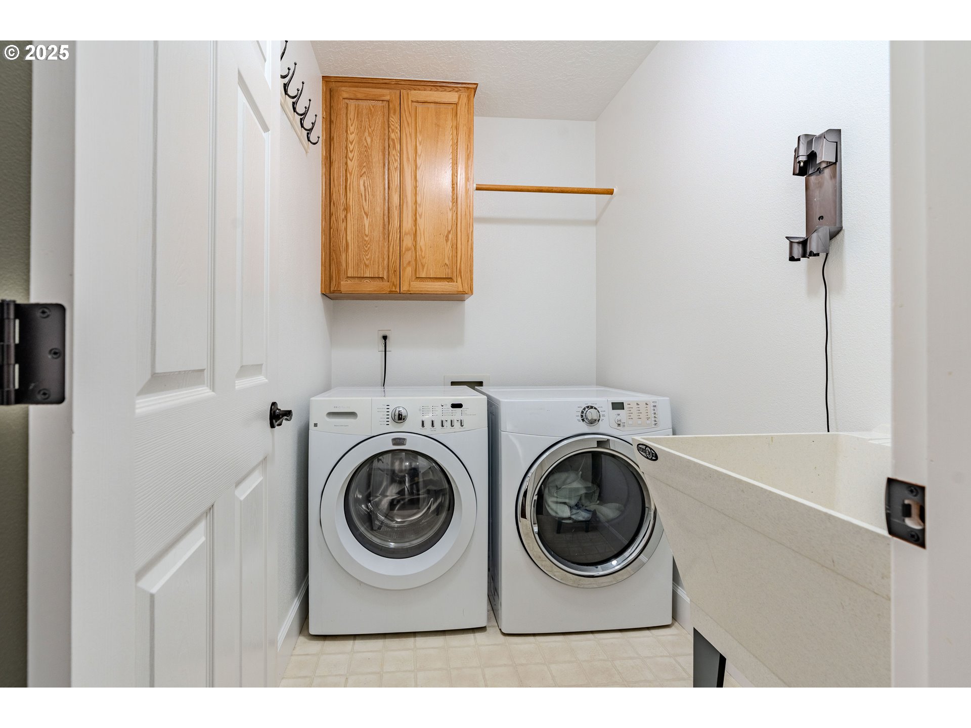 32153 Southeast Bluff Road Gresham, OR 97080 - Photo 26 of 48 a utility room with dryer and washer