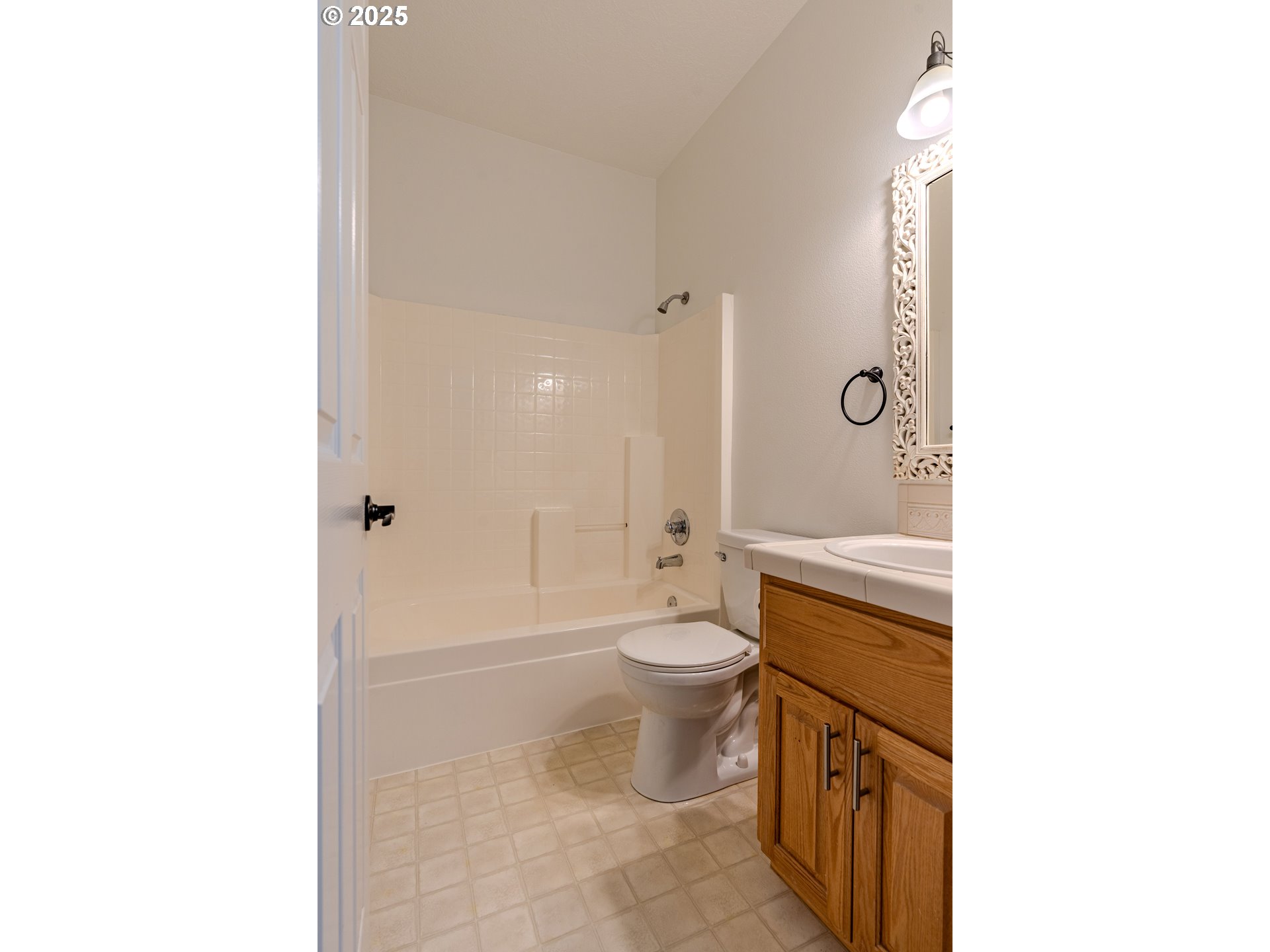 32153 Southeast Bluff Road Gresham, OR 97080 - Photo 27 of 48 a bathroom with a toilet a sink and a bathtub