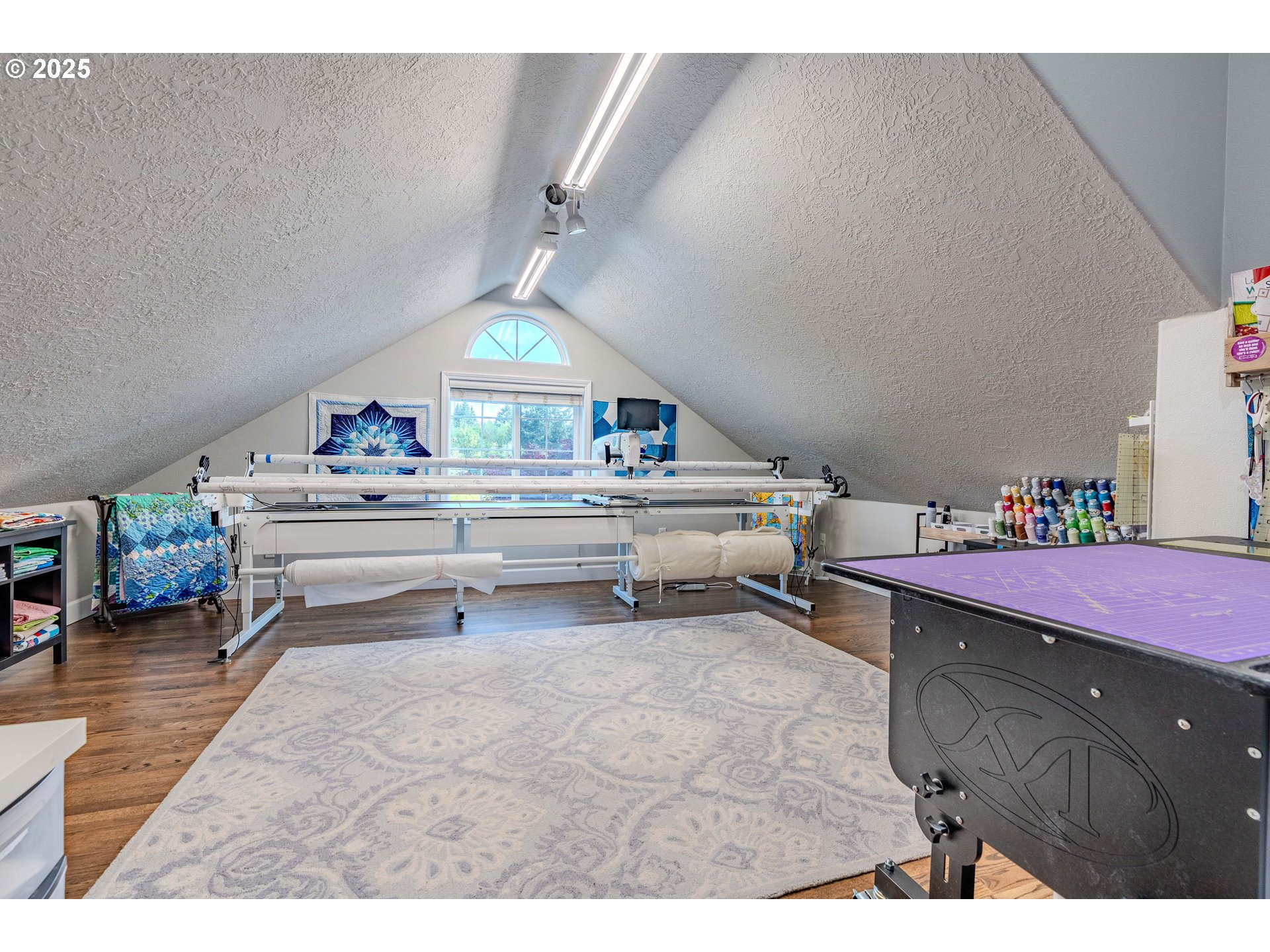 32153 Southeast Bluff Road Gresham, OR 97080 - Photo 31 of 48 a living room with furniture and a table