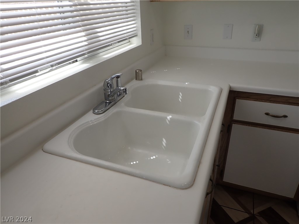 872 Adobe Flat Drive Henderson, NV 89011 - Photo 12 of 44 Double Bay Sinks
