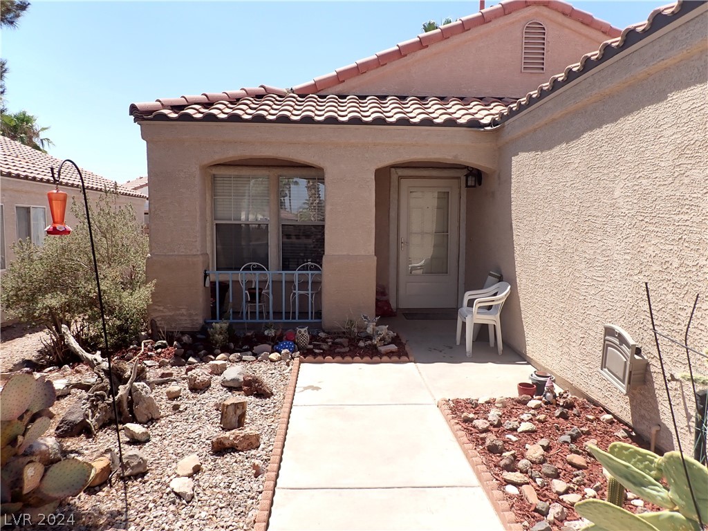 872 Adobe Flat Drive Henderson, NV 89011 - Photo 4 of 44 Front Entrance