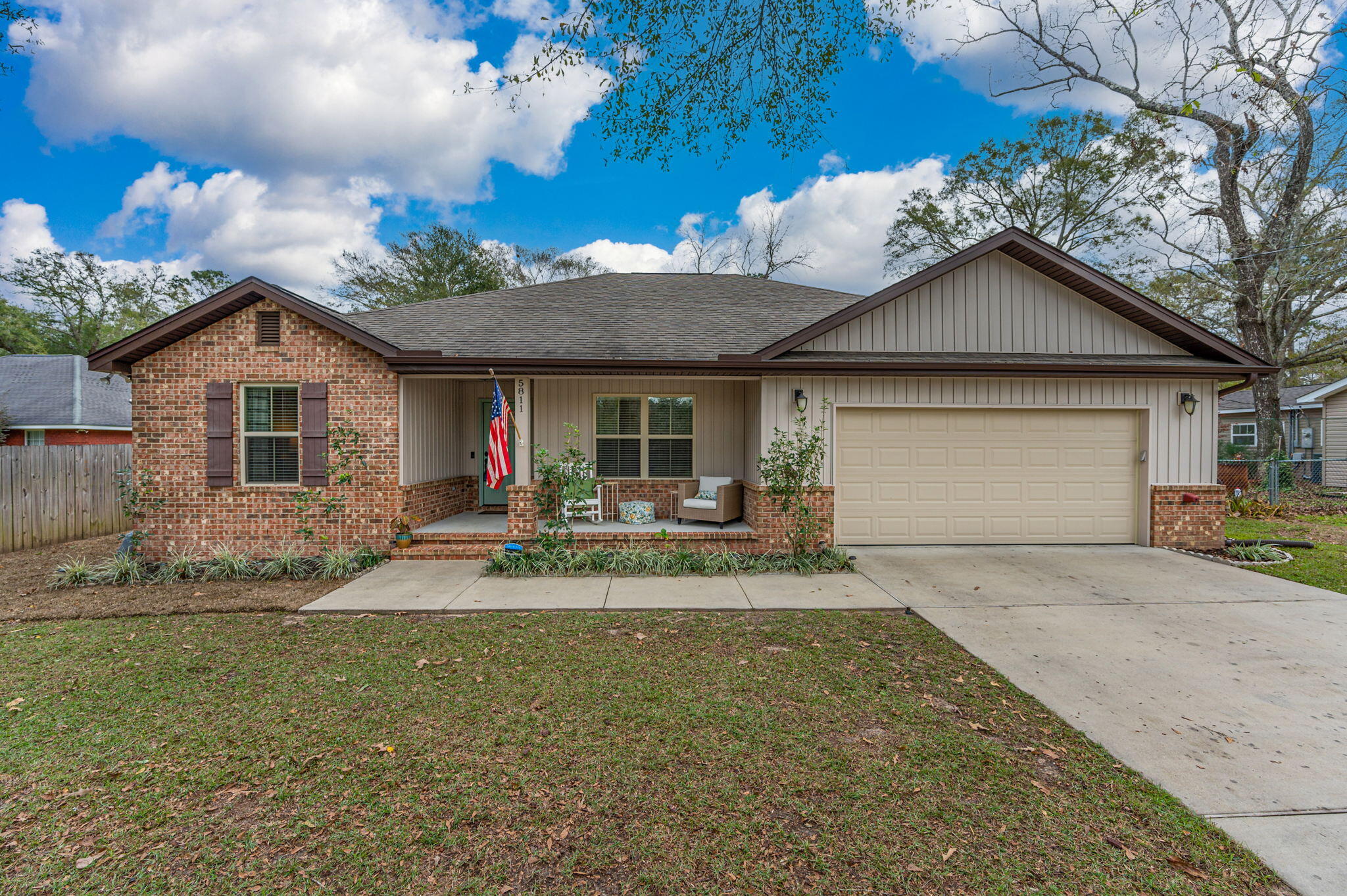 a view of house with entertaining space