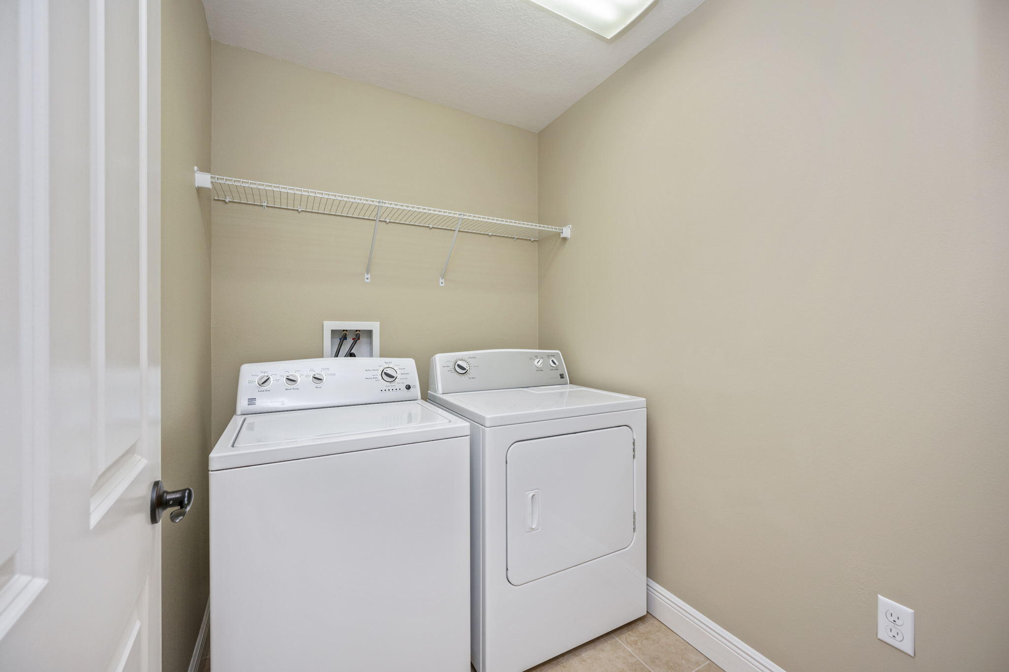 5811 Roberts Road Crestview, FL 32536 - Photo 24 of 35 a utility room with dryer and washer