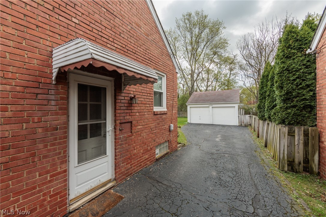 1551 Winchester Road Cleveland, OH 44124 - Photo 42 of 48