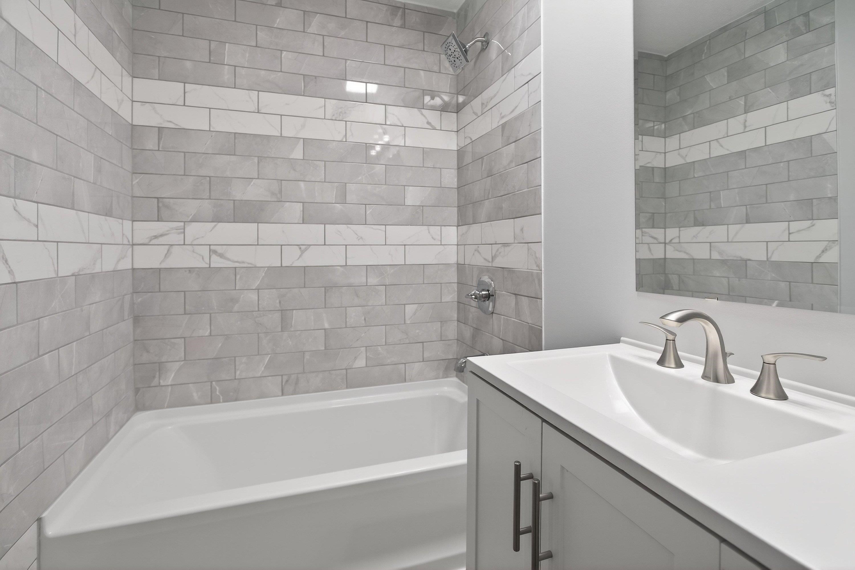 178 Suter Street Harrisonburg, VA 22802 - Photo 27 of 73 a bathroom with a sink and a bathtub
