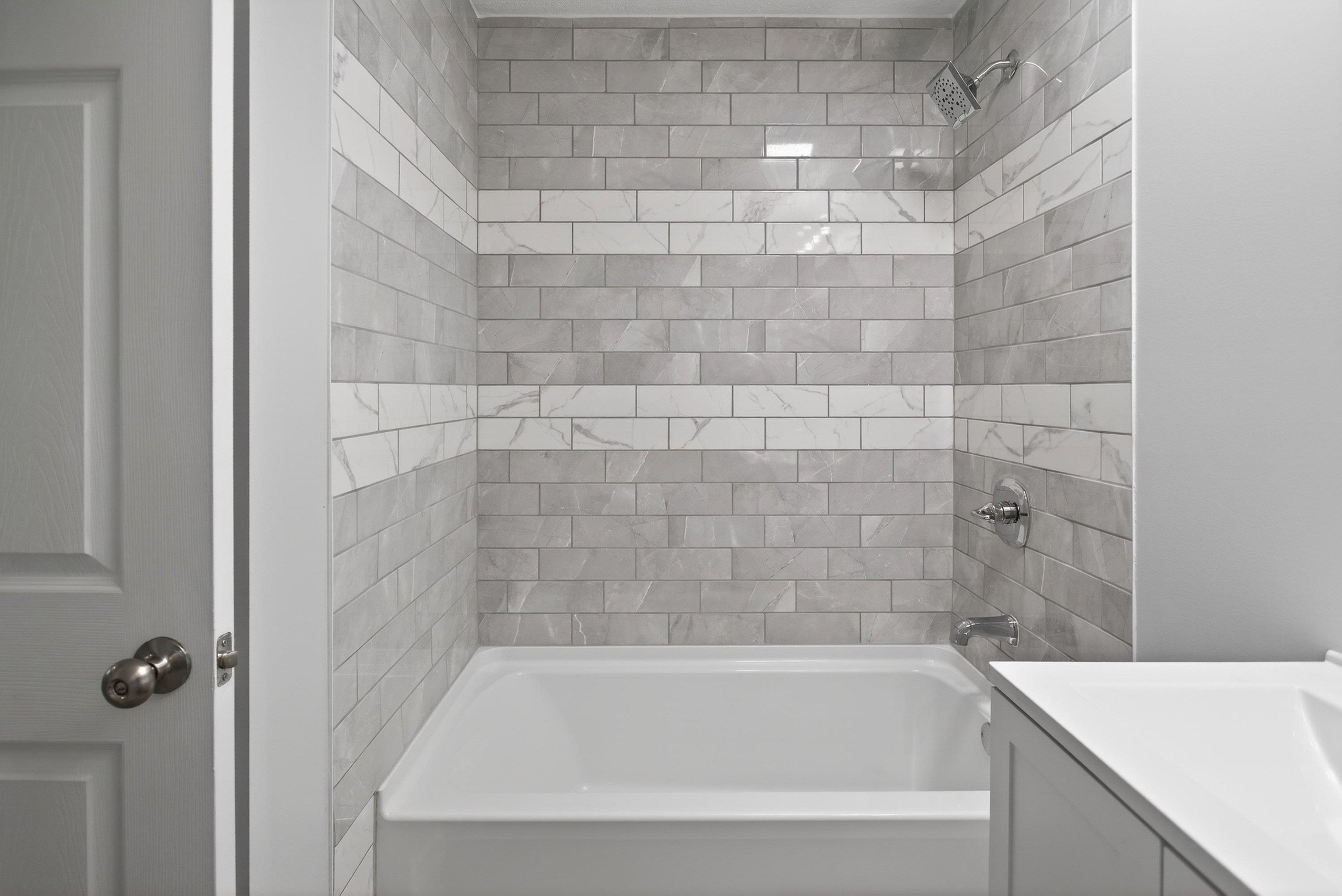 178 Suter Street Harrisonburg, VA 22802 - Photo 29 of 73 a close view of a bathtub in bathroom