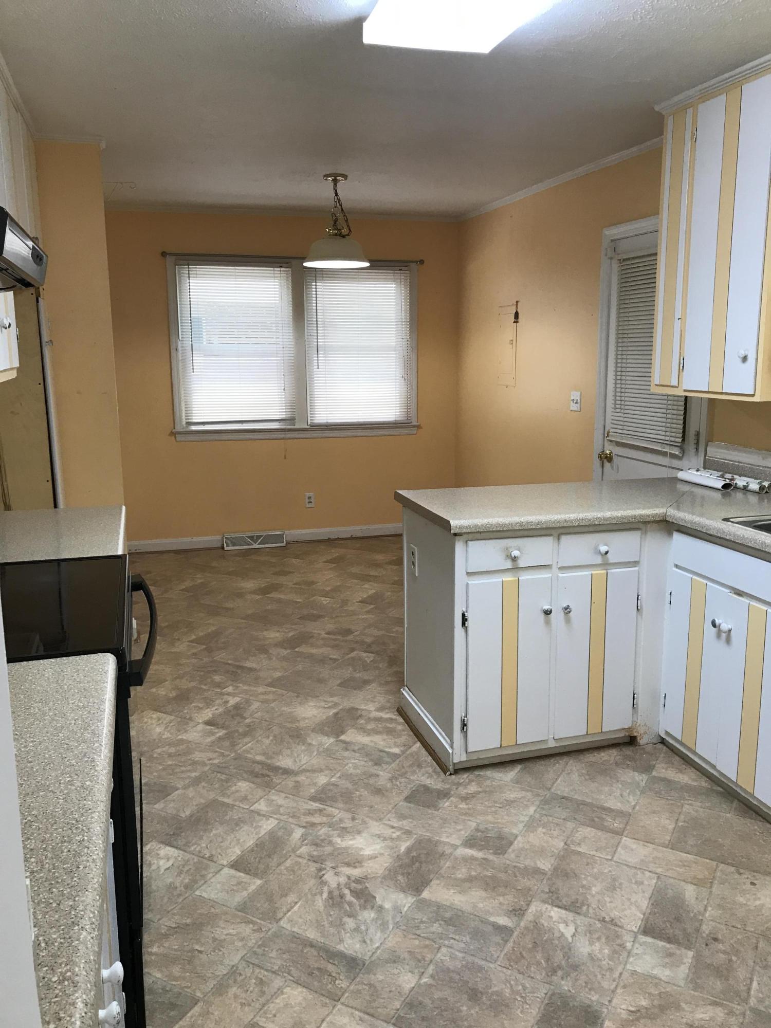 421 Elizabeth Avenue Rockingham, NC 28379 - Photo 5 of 16 kitchen
