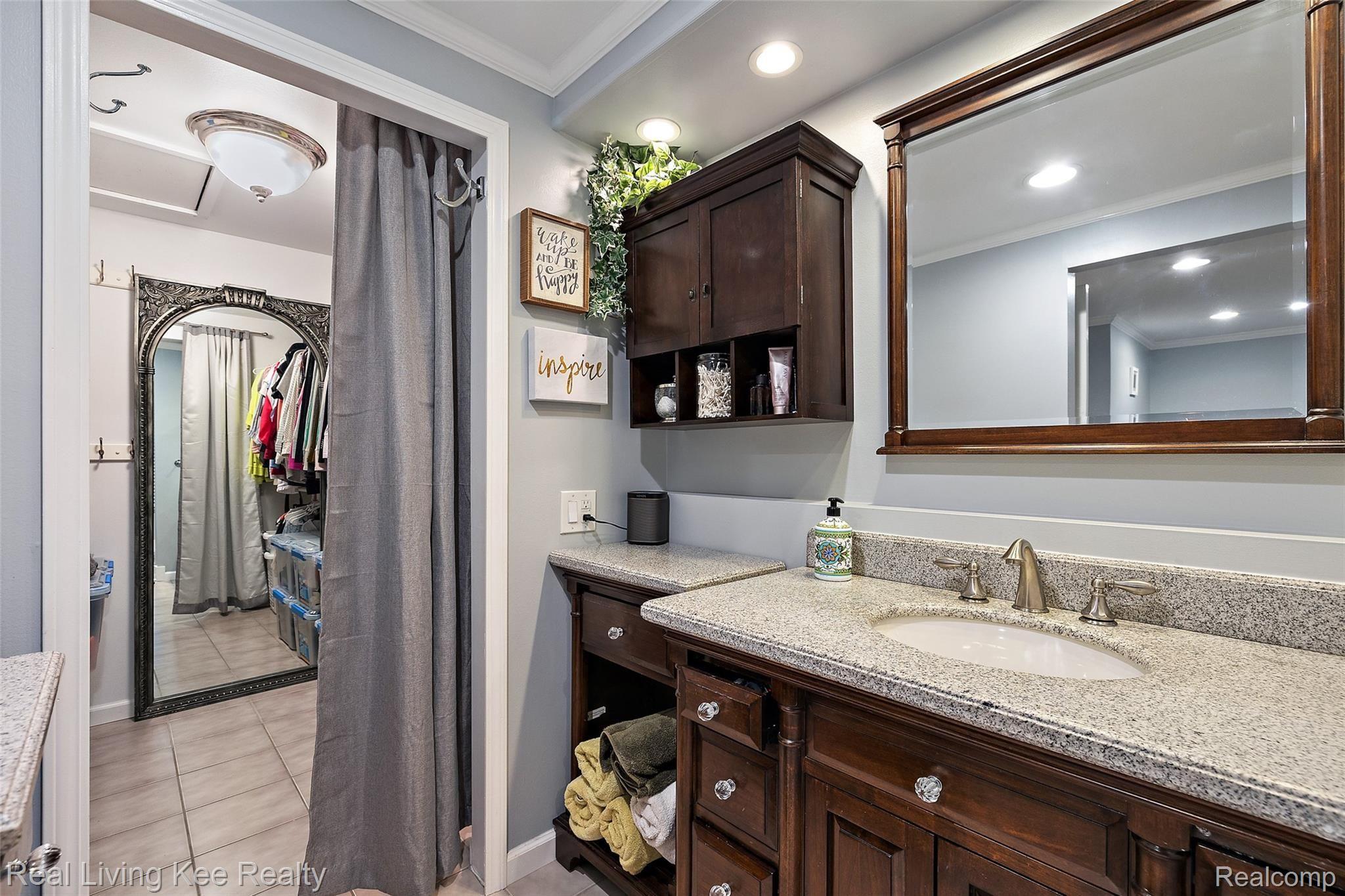 2749 Ranieri Drive Troy, MI 48085 - Photo 30 of 45 2749 Ranieri Dr (38).jpg