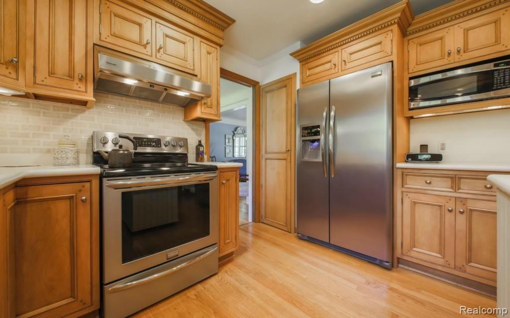 636 Cook Road Grosse Pointe Woods, MI 48236 - Photo 8 of 33
