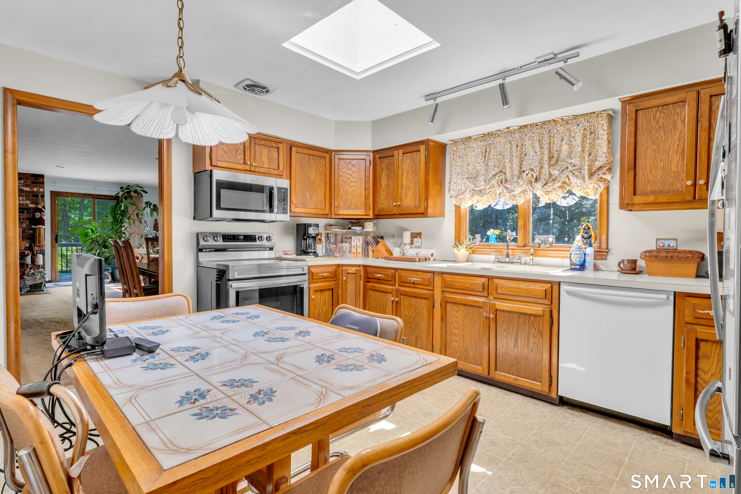704 Towner Swamp Road Guilford, CT 06437 - Photo 10 of 39