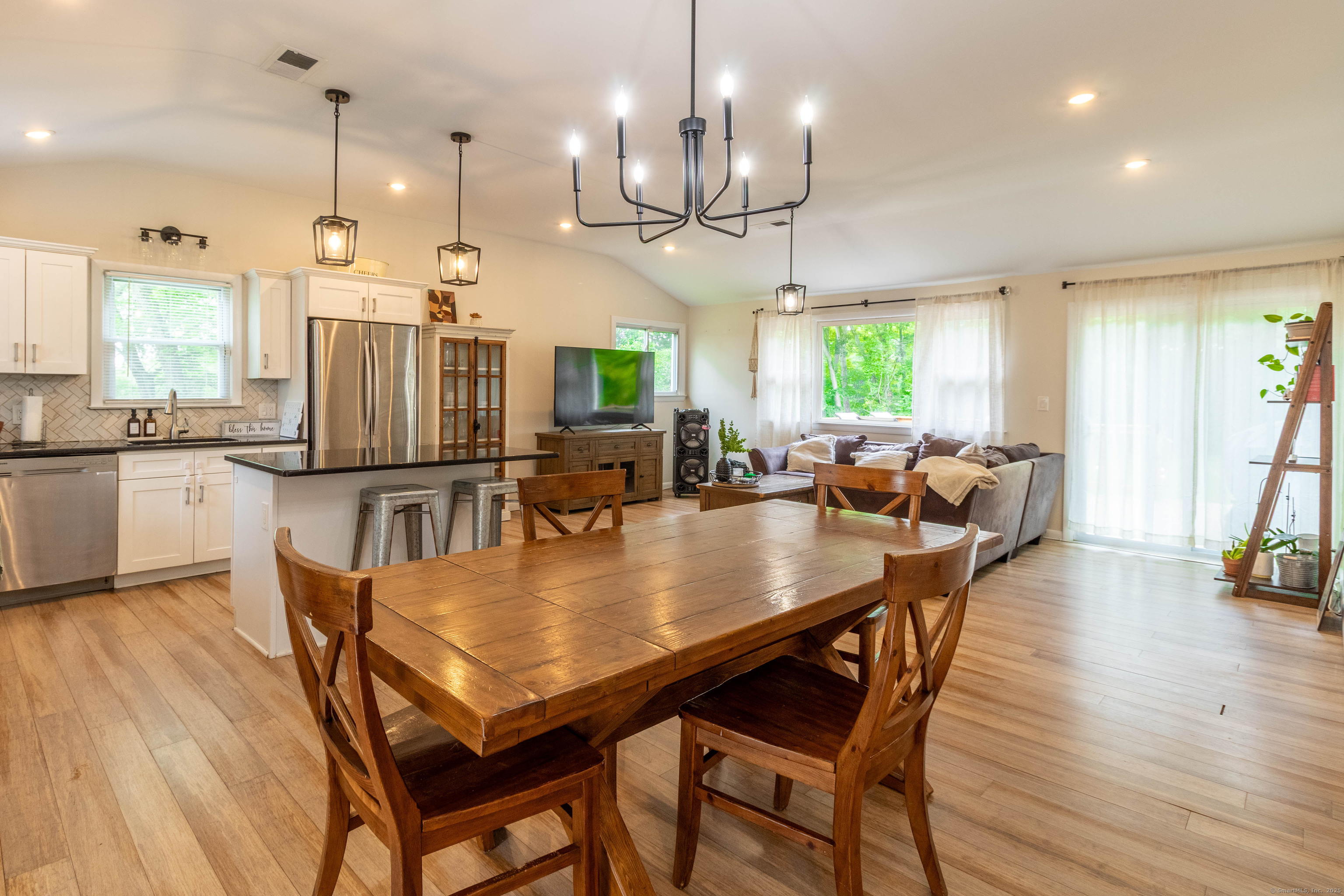 132 Stanley Road Hamden, CT 06514 - Photo 7 of 22