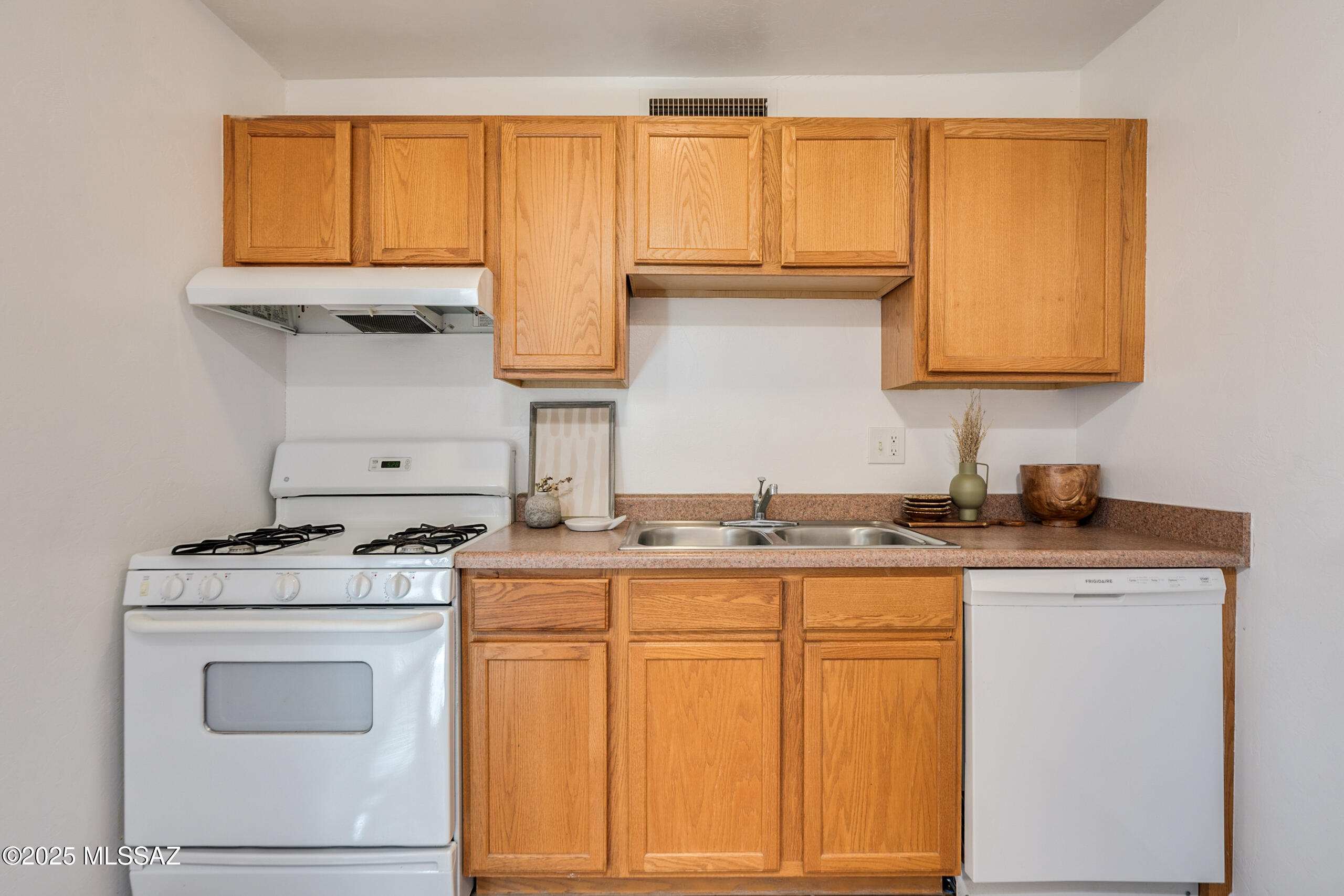 350 North Silverbell Road, Unit 176 Tucson, AZ 85745 - Photo 1 of 27 Gallery Image 1