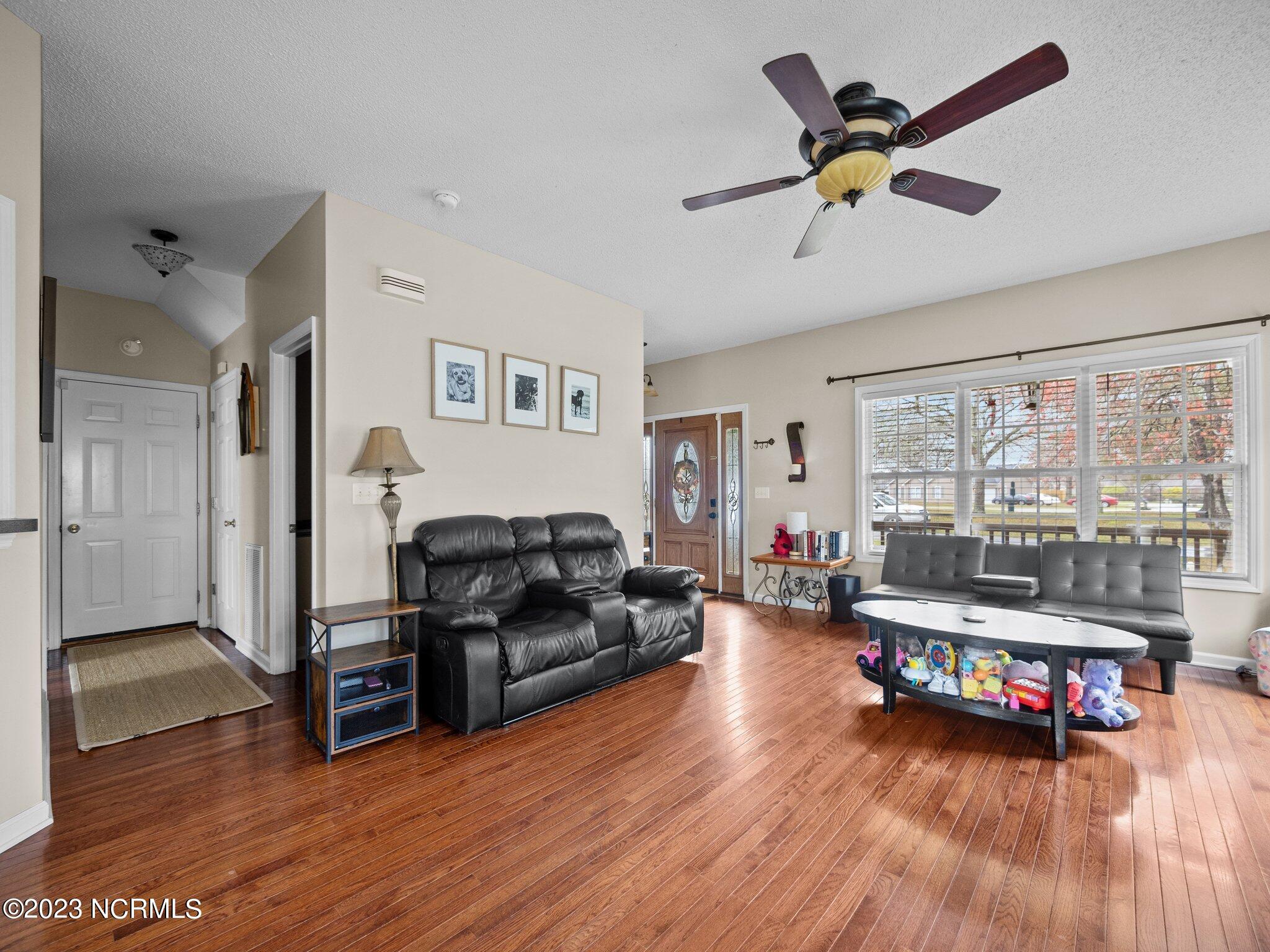 609 Riva Ridge Road Sneads Ferry, NC 28460 - Photo 6 of 32 6-web-or-mls-P3120014