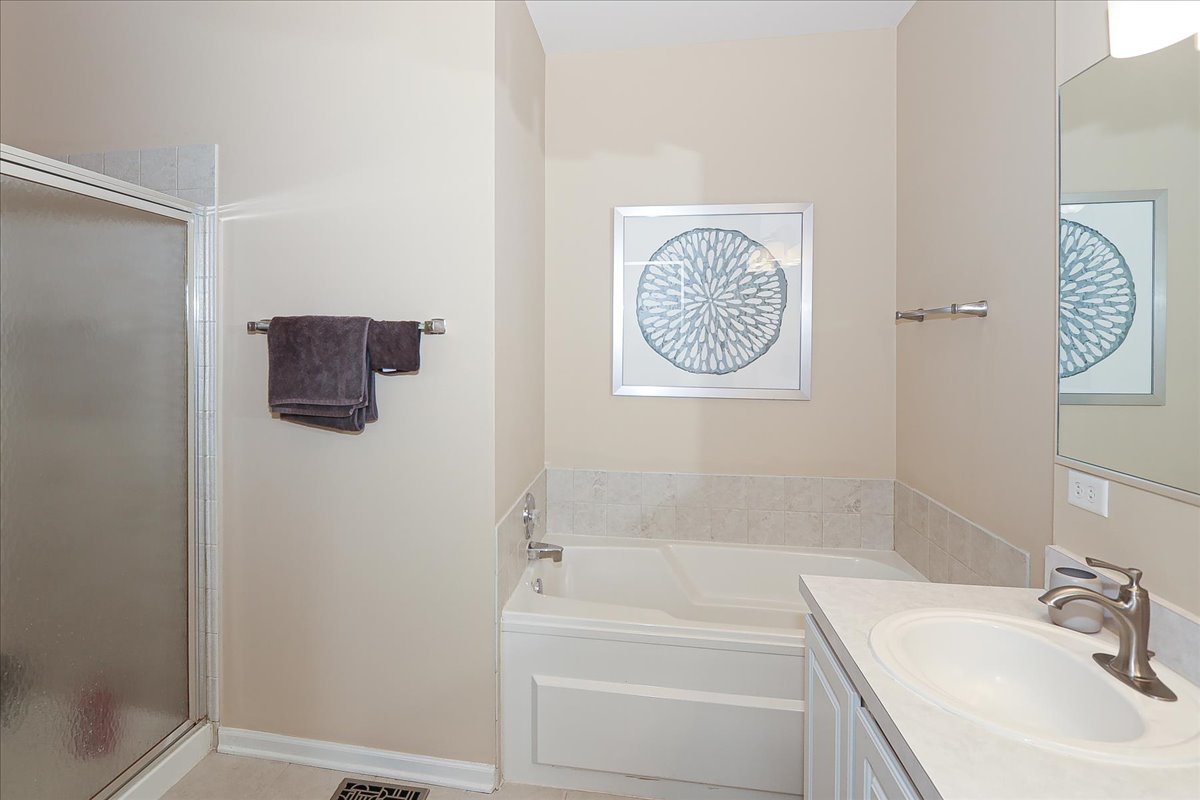 2449 Stonegate Road Algonquin, IL 60110 - Photo 23 of 38 Gallery Image 23