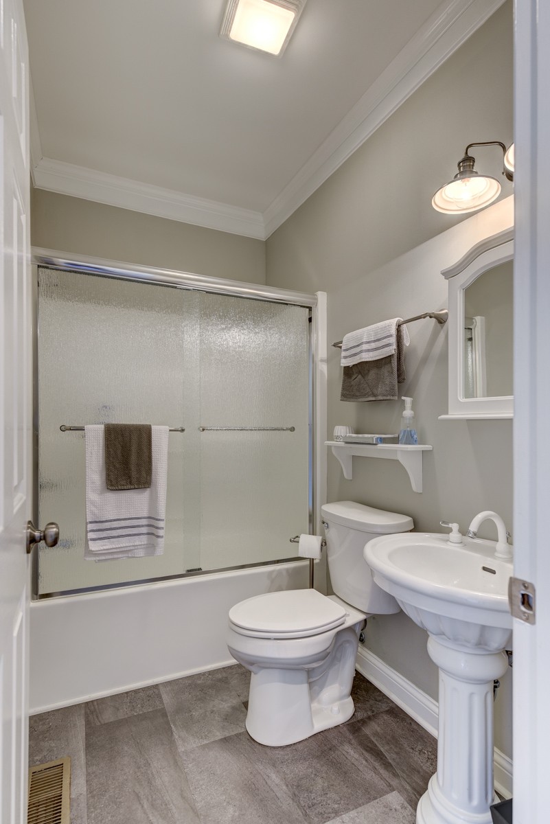 450 North Denny Road Lebanon, TN 37087 - Photo 28 of 65 a bathroom with a sink a toilet and shower