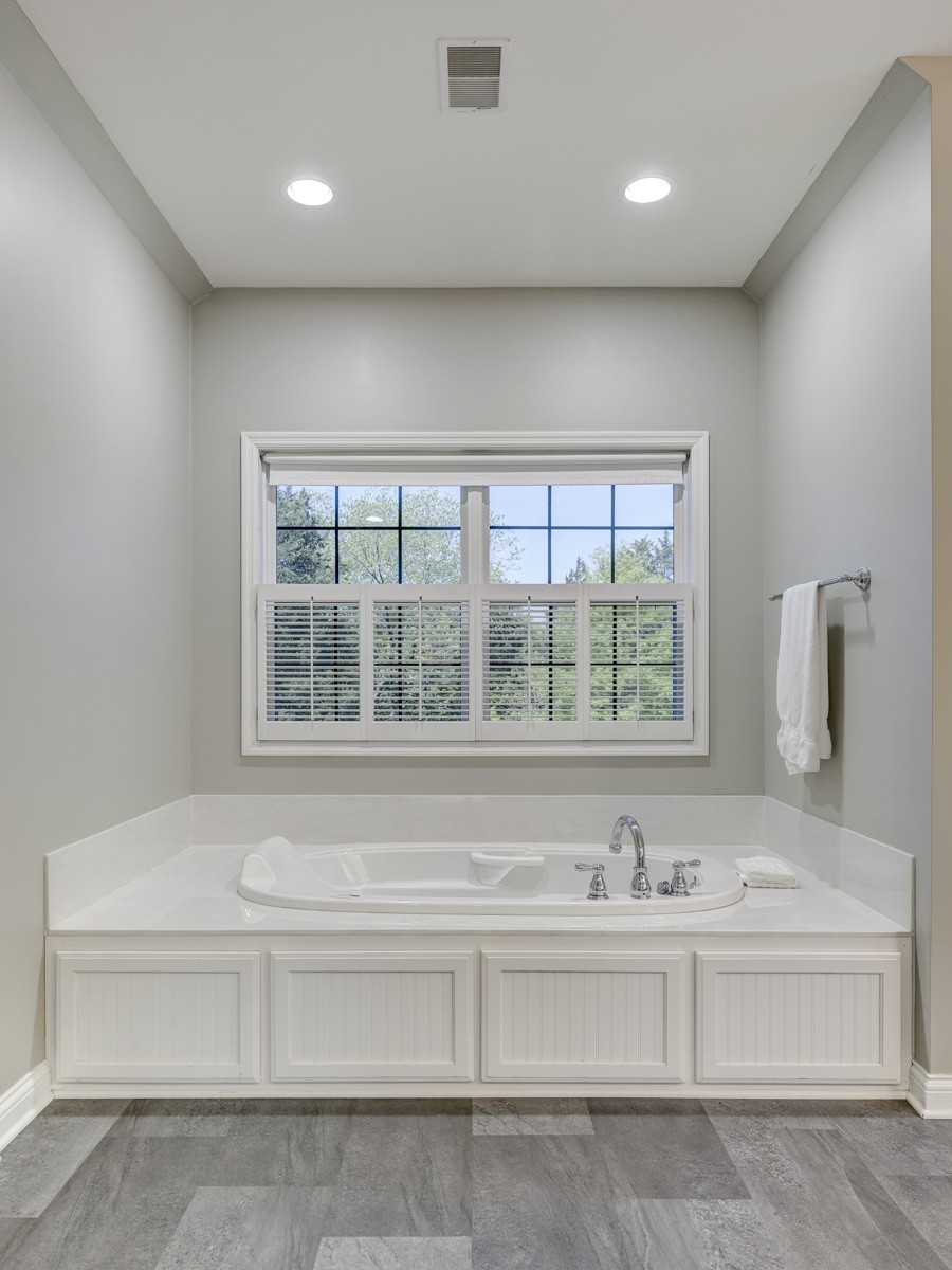 450 North Denny Road Lebanon, TN 37087 - Photo 38 of 65 a bathroom with a bathtub and a sink
