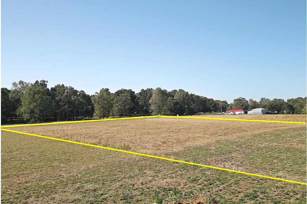6072 Highway 25 Springfield, TN 37172 - Photo 4 of 5 a view of an ocean and beach