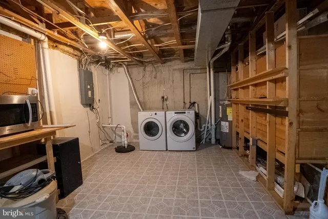 a view of walk in closet