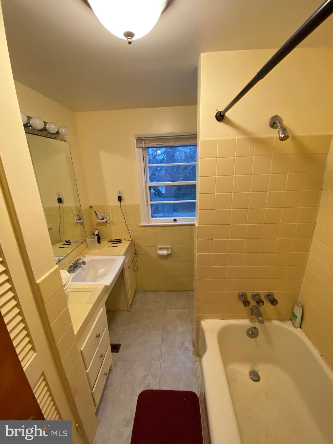 4612 Coventry Road Harrisburg, PA 17109 - Photo 11 of 20 MAIN BATH