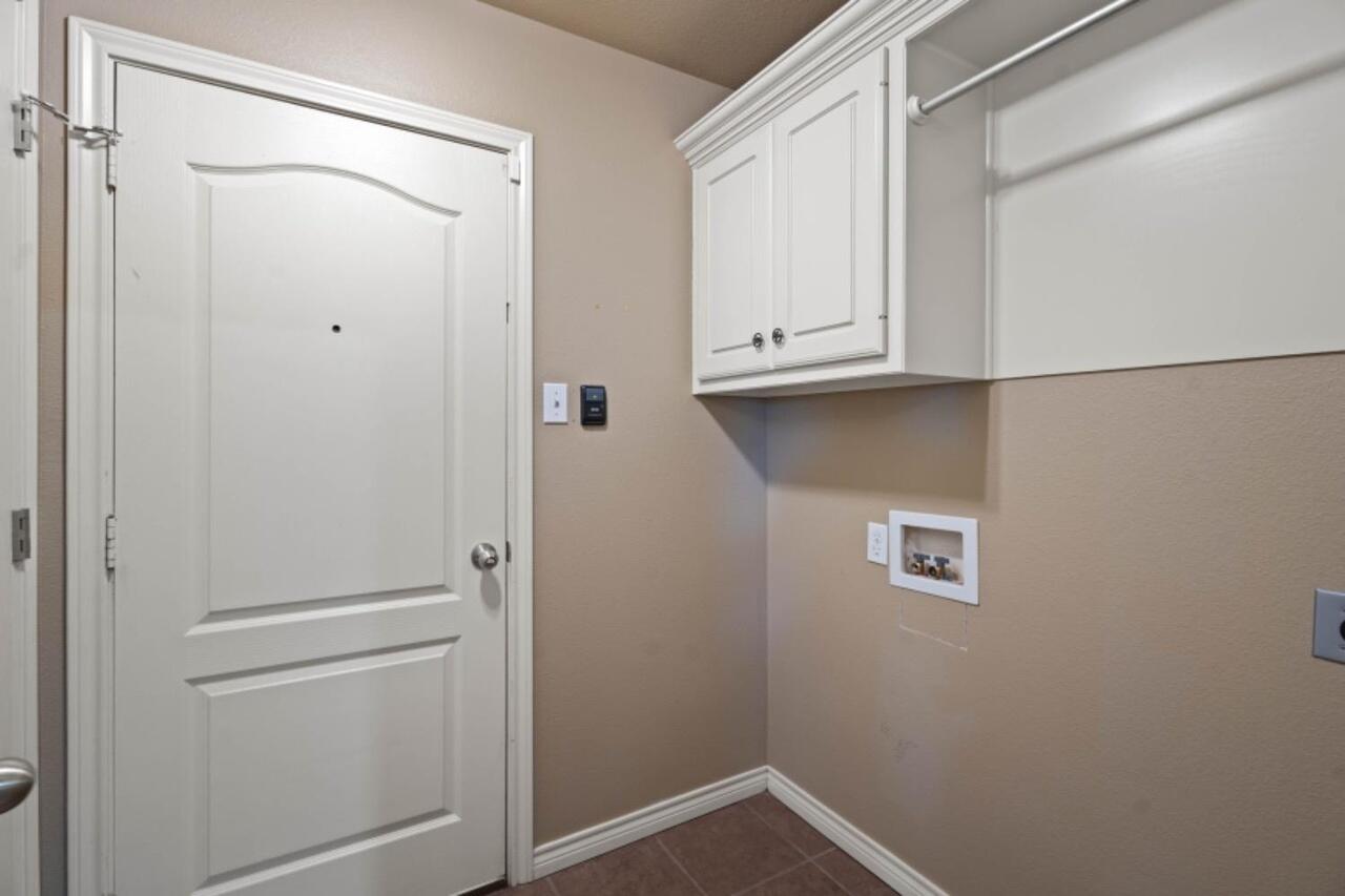 6112 101st Street Lubbock, TX 79424 - Photo 18 of 20 a view of an empty room