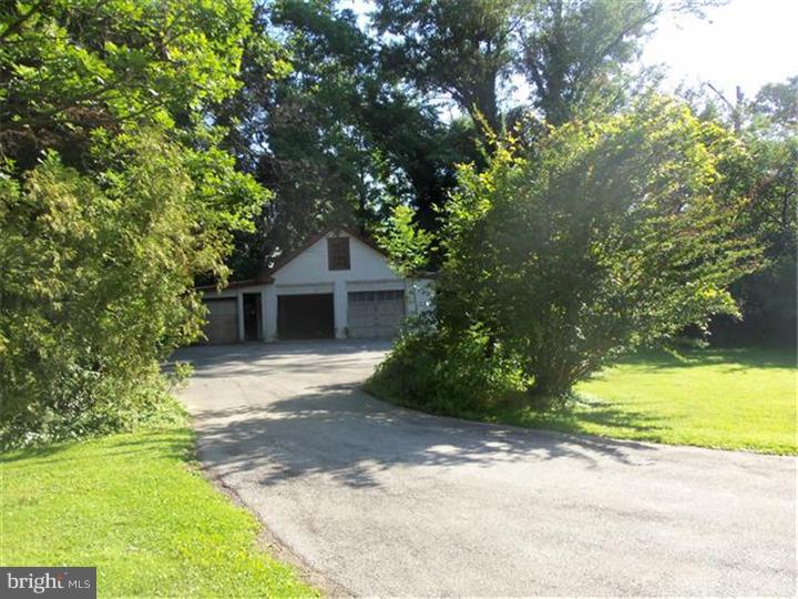 2637 Church Road Glenside, PA 19038 - Photo 5 of 22 Garage