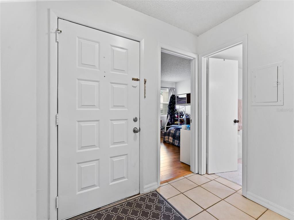 4507 South Oak Drive, Unit P41 Tampa, FL 33611 - Photo 3 of 27