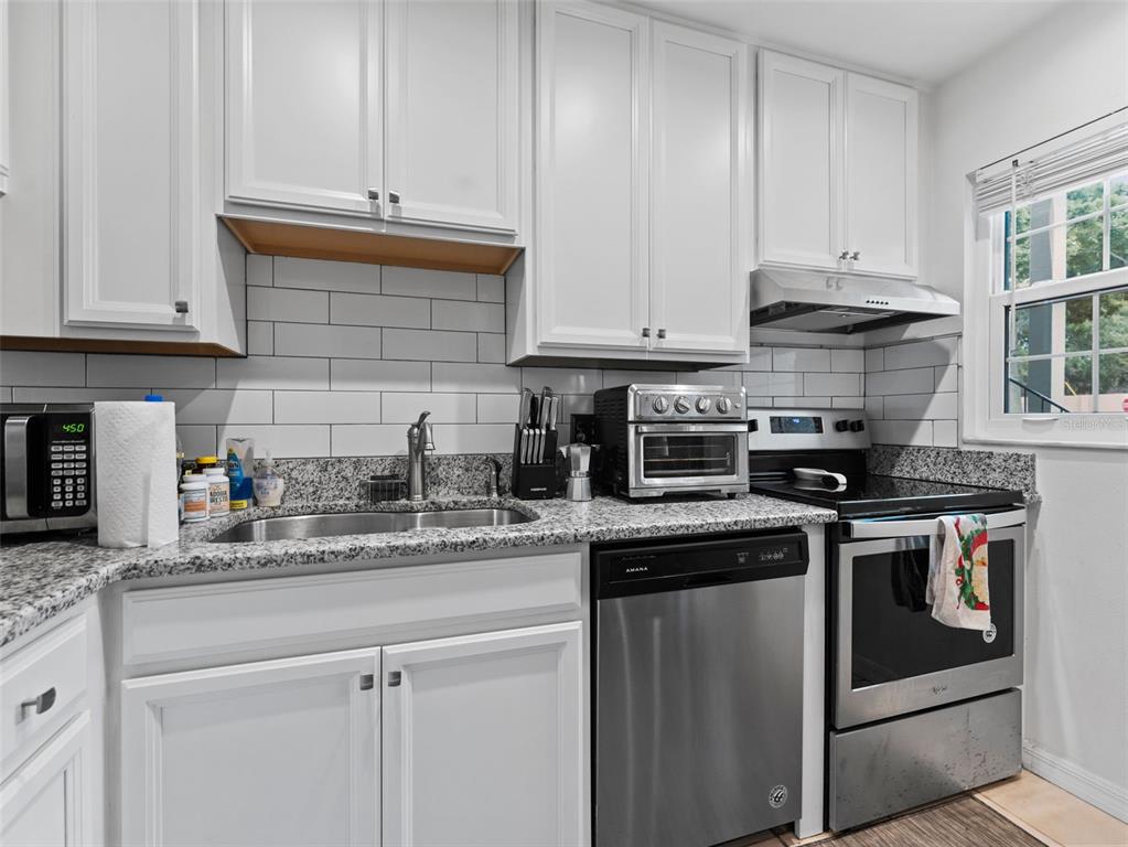 4507 South Oak Drive, Unit P41 Tampa, FL 33611 - Photo 5 of 27