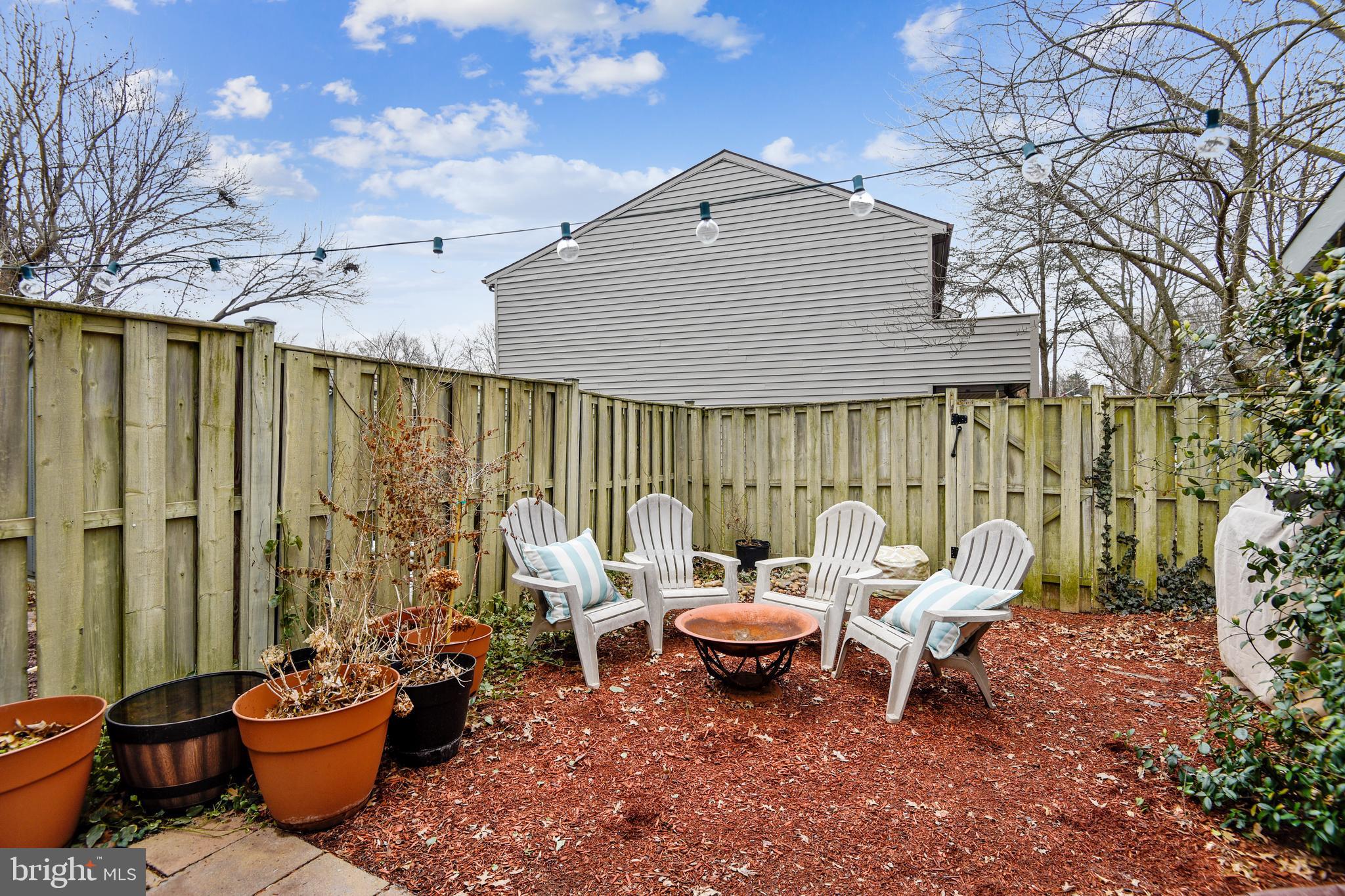 1059 Cedar Ridge Court Annapolis, MD 21403 - Photo 18 of 30 Entertaining space!