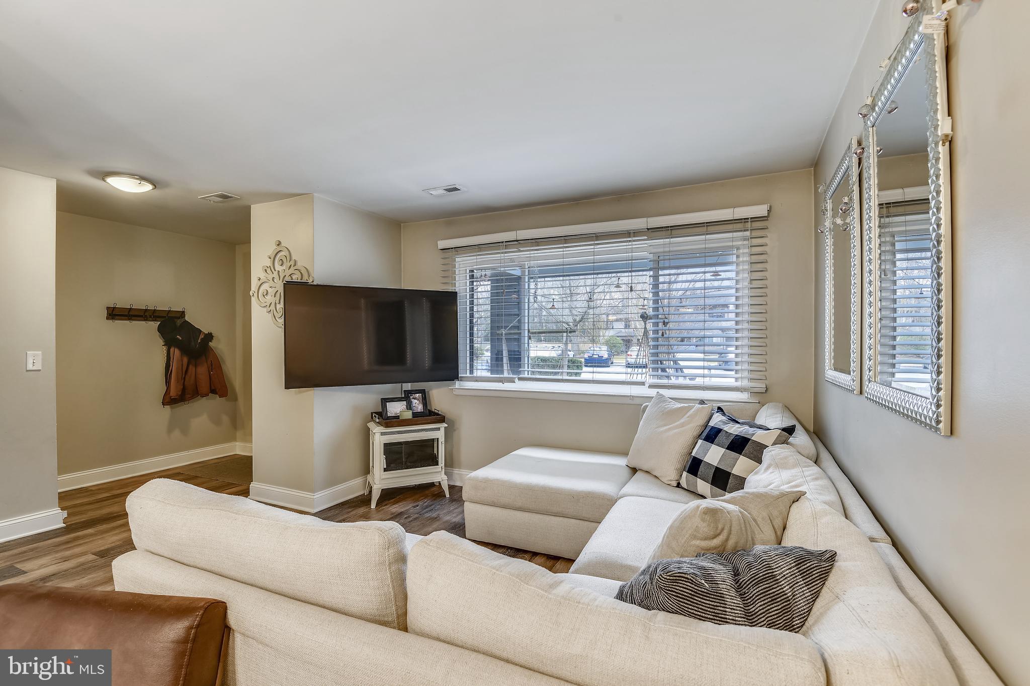 1059 Cedar Ridge Court Annapolis, MD 21403 - Photo 5 of 30 Room for family and friends.