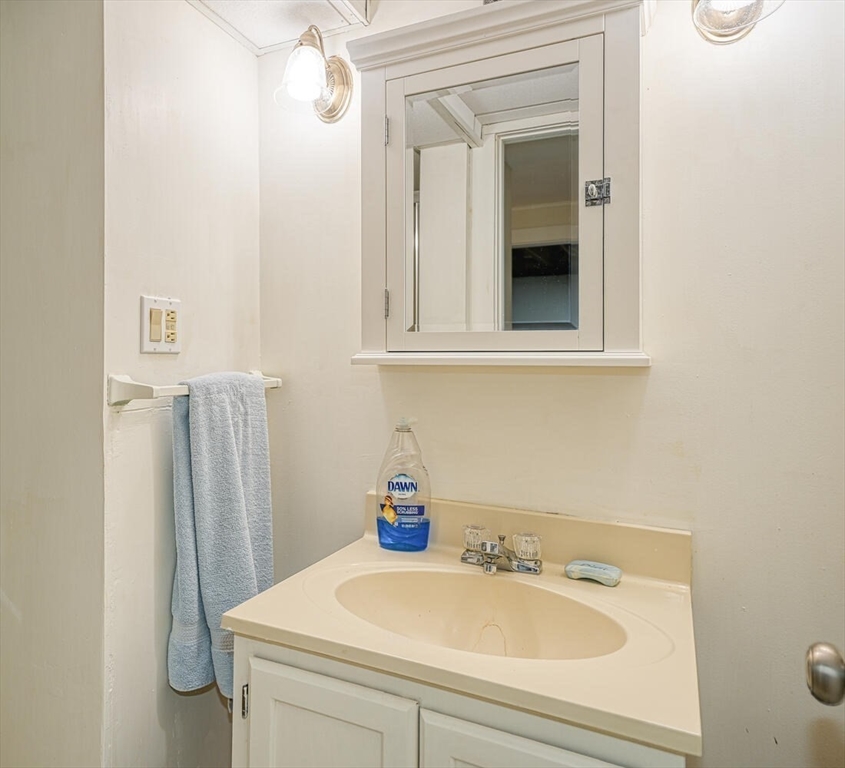 123 Bruce Road Walpole, MA 02081 - Photo 20 of 26 Gallery Image 20