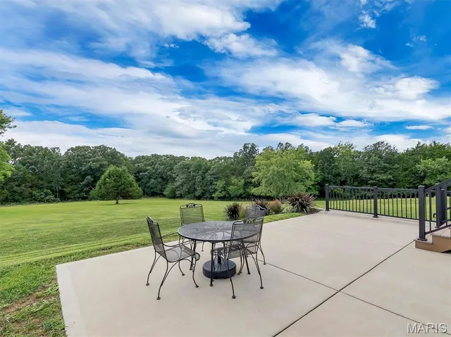 $550,000 | 7033 Meadow View Drive, Dittmer, MO 63023