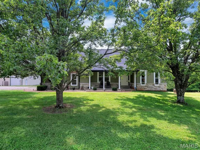 $550,000 | 7033 Meadow View Drive, Dittmer, MO 63023