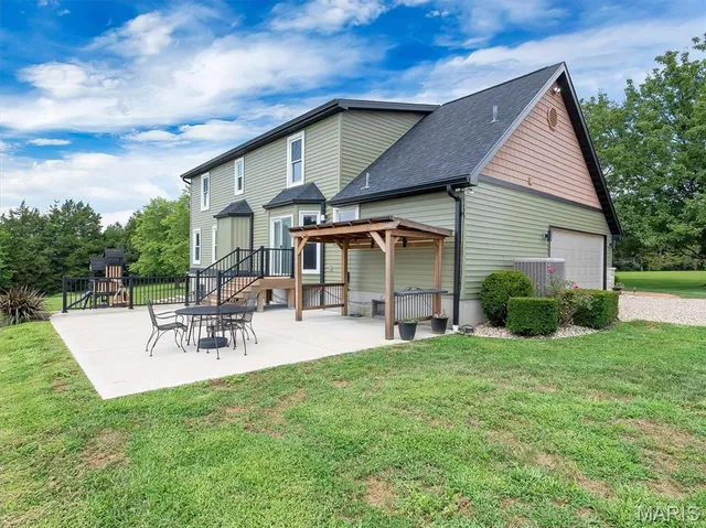 $550,000 | 7033 Meadow View Drive, Dittmer, MO 63023