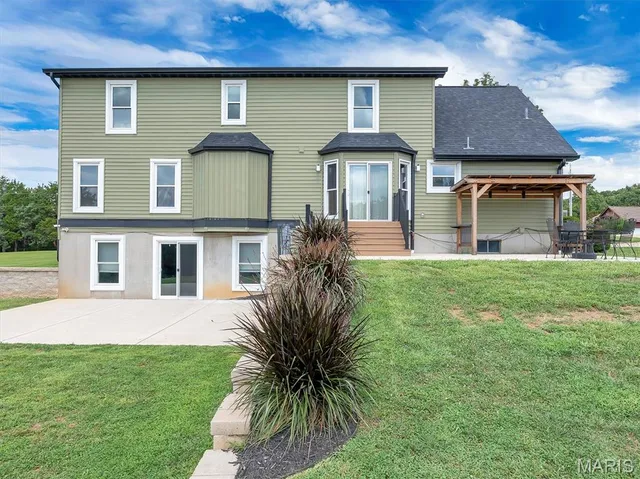 $550,000 | 7033 Meadow View Drive, Dittmer, MO 63023