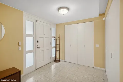 $675,000 | 1515 South Prairie Avenue, Unit 202, Chicago, IL 60605