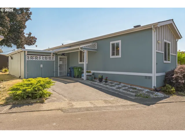 a view of a house with a backyard