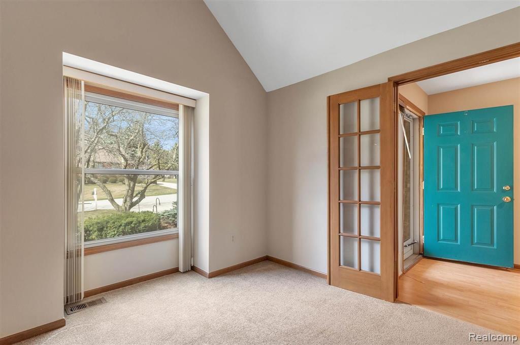 1605 Crestline Lane Rochester Hills, MI 48307 - Photo 4 of 43