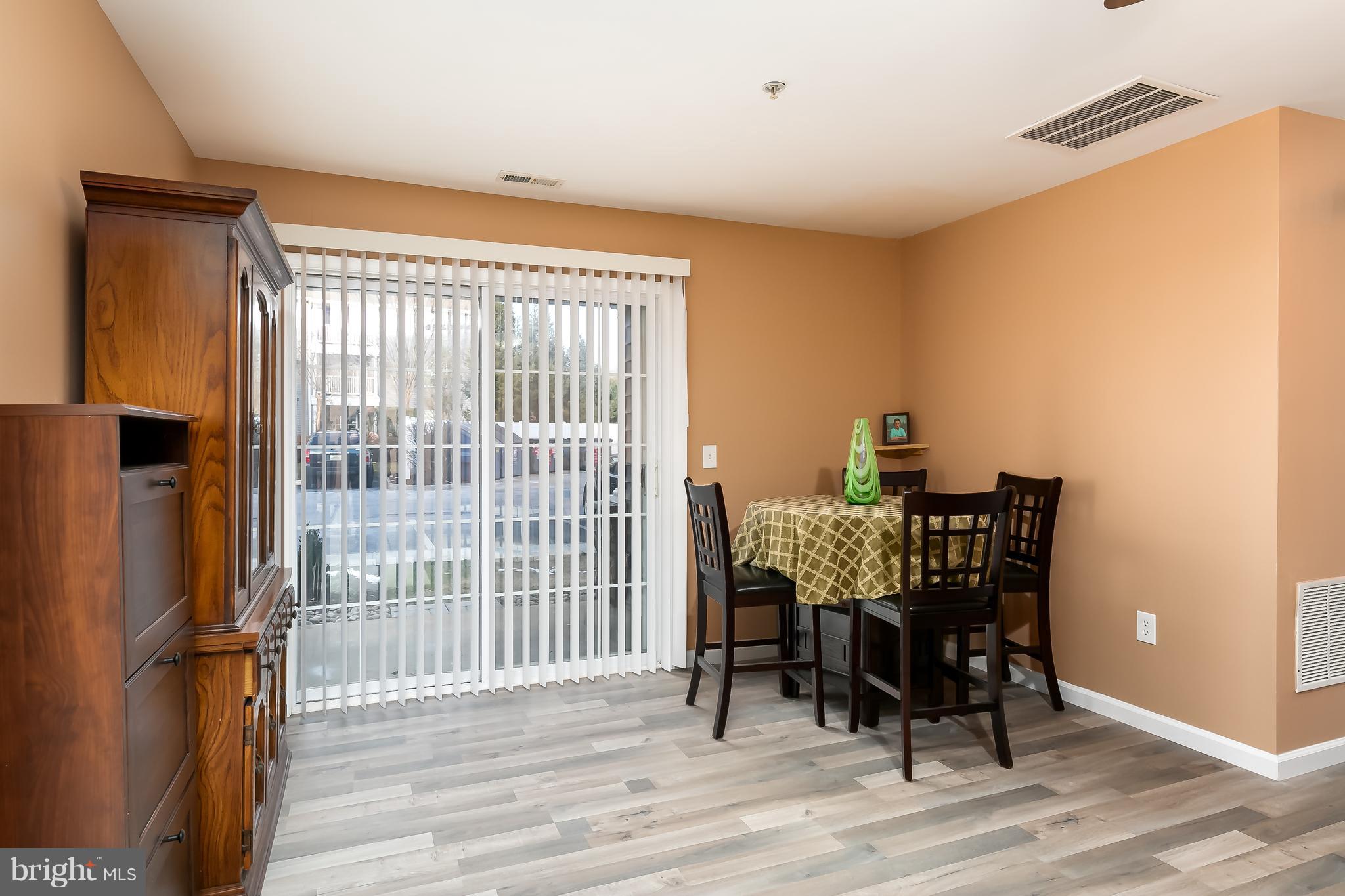 138 Natalie Road Delran, NJ 08075 - Photo 3 of 21 Dining Area