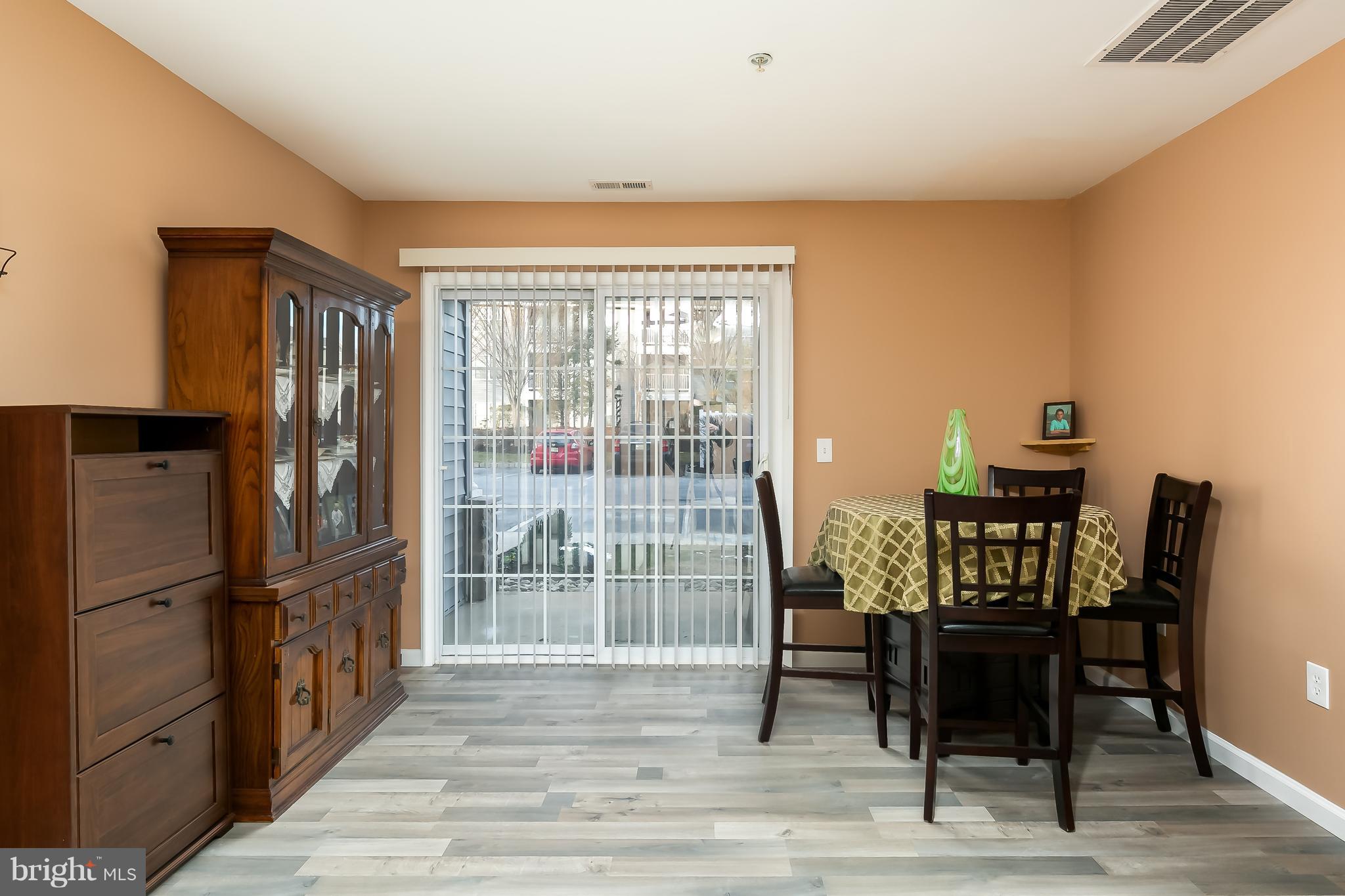 138 Natalie Road Delran, NJ 08075 - Photo 5 of 21 Dining Area