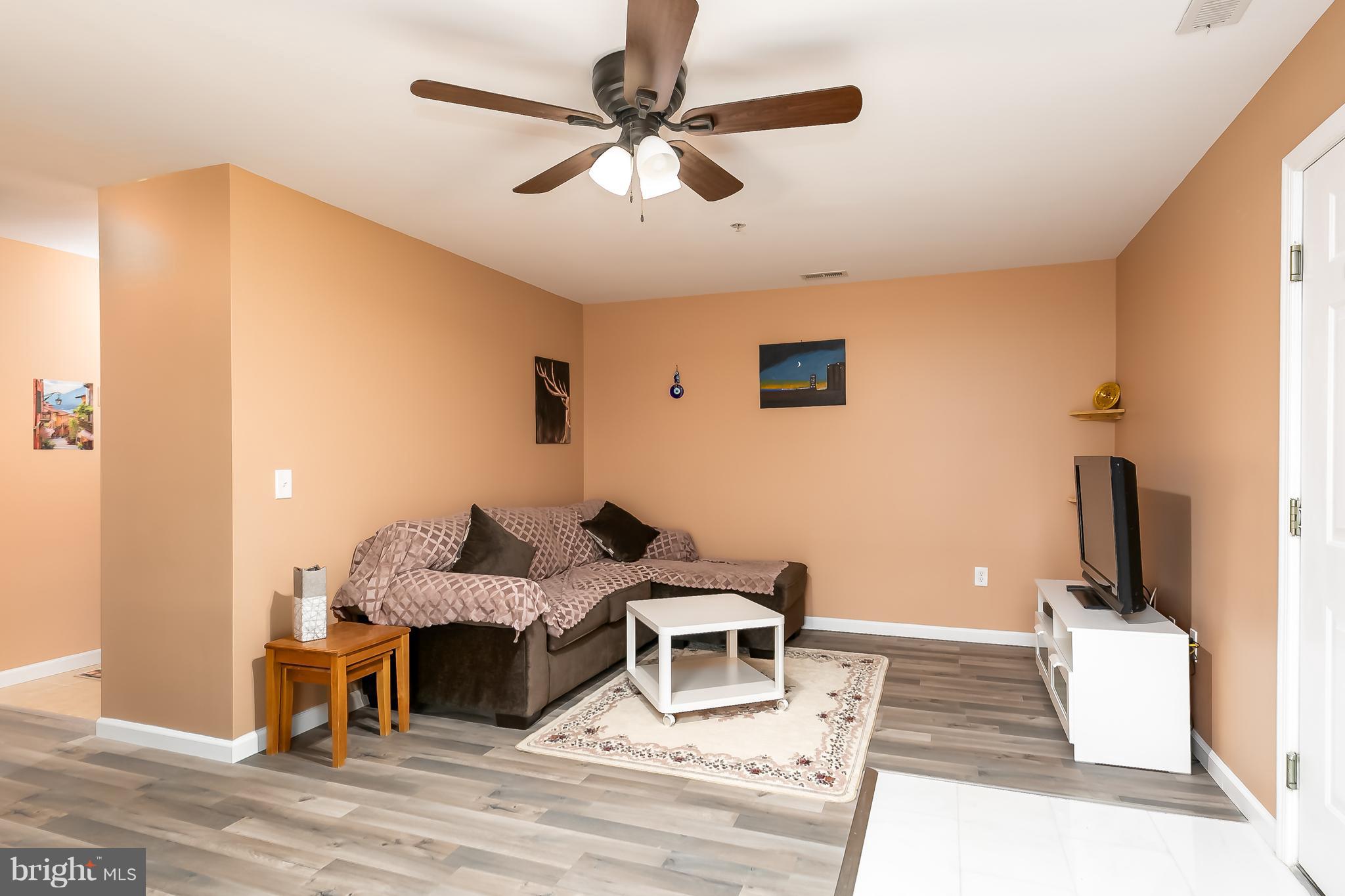 138 Natalie Road Delran, NJ 08075 - Photo 6 of 21 Living Room
