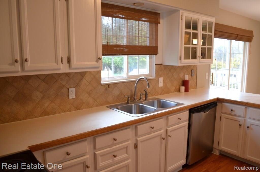 7040 Linden Road Fenton, MI 48430 - Photo 4 of 35 Linden Rd 035.jpg