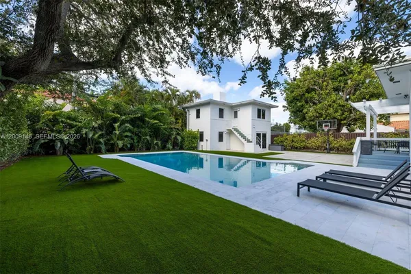 $15,000 | 4340 Pine Tree Drive, Miami Beach, FL 33140